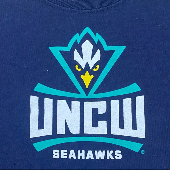 UNCW‎ Wilmington Seahawks Youth Small 6-7 NCAA University T-Shirt Navy Logo UNC - Picture 3 of 8